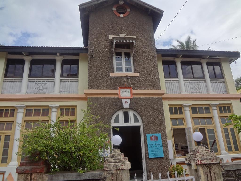 Hotel Rajmandir Poona Buitenkant foto